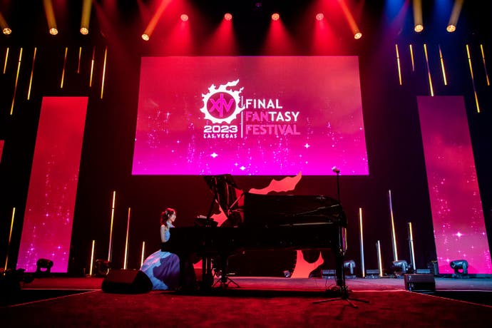 Keiko spielt Klavier auf dem FF14 Vegas Fan Fest