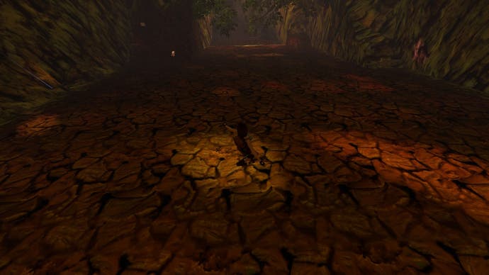 In diesem Bildschirm aus Tomb Raider Remastered rutscht Lara Croft einen schlammigen Abhang hinunter